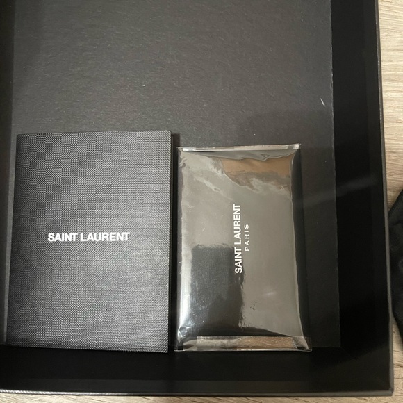 Kate Medium YSL in Grained Leather - Picture 4 of 7